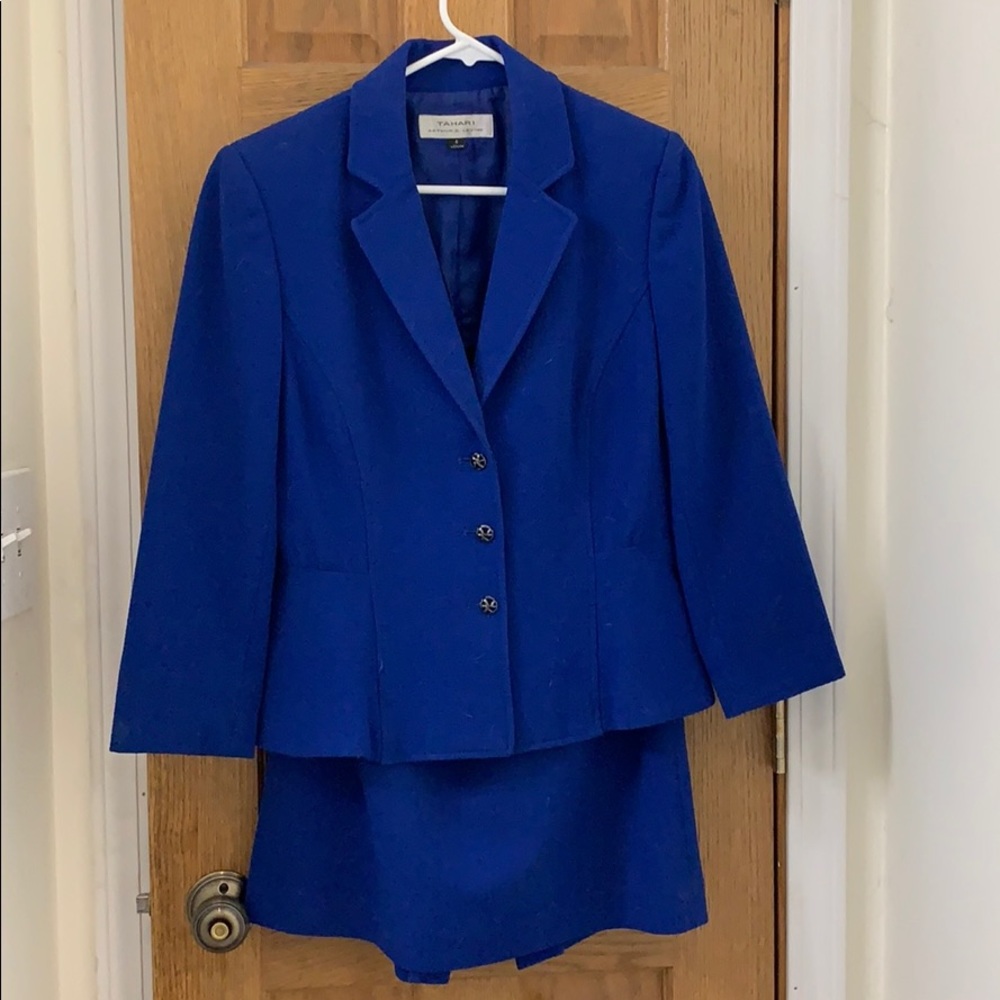 Tahari 2 piece skirt suit
